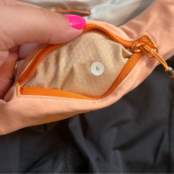 Lululemon black crop leggings size 6 - Picture 3 of 3